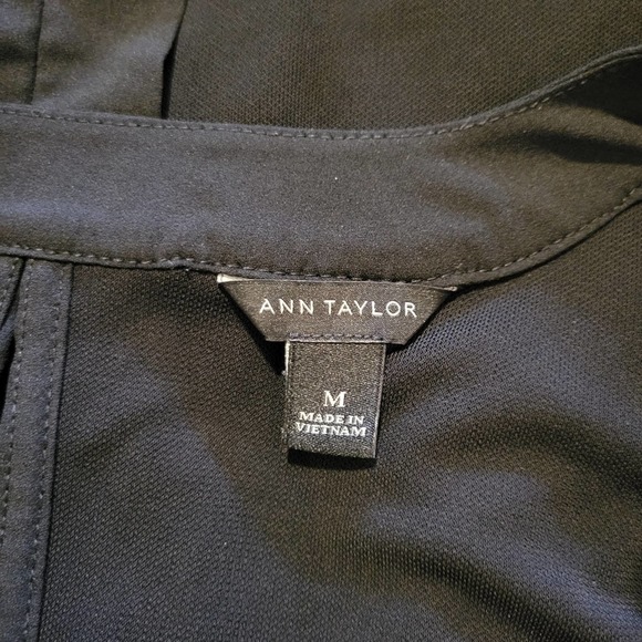 Ann Taylor women's black dress blouse with pleated front size medium - Picture 11 of 11